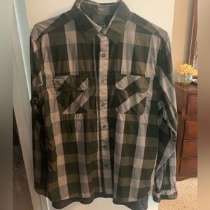 Men’s green plaid long sleeve tactical conceal carry shirt